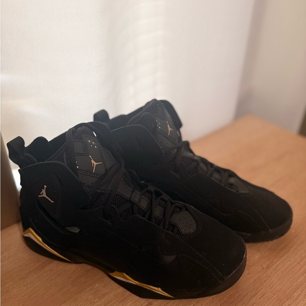 Jordan Kids Sneakers in Black and Gold